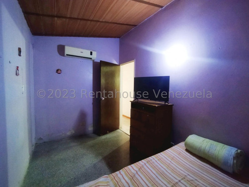 Amplia Casa En Venta Con Anexo Servicio De Internet Excelente Precio Los Samanes Maracay Estef 23-21298