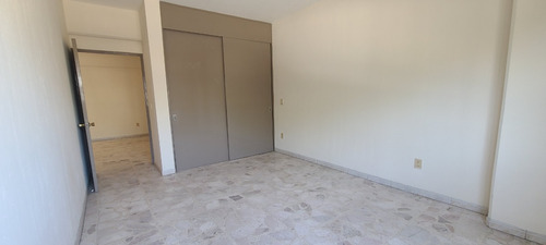 Edificio En Venta O Renta A Un Costado De La Unidad Deportiva De Av. Lazaro Cardenas
