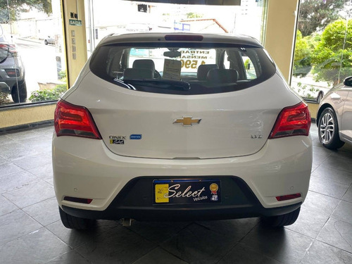 Imagem 6 de 15 de Chevrolet Onix 1.4 Mpfi Ltz 8v Flex 4p Automático