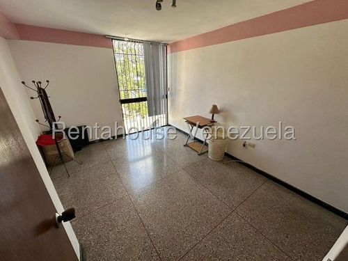 Apartamento En Venta En Los Chaguaramos, Con Cocina Actualizada Y Esplendida Vista 25-16072