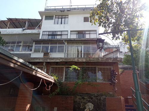 Vendo Casa Quinta En La Urb. Colinas Del Este Municipio Baruta - Terraza De Club Hípico.