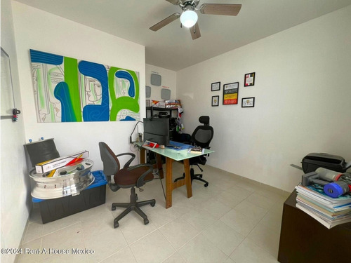 Zibatá Queretaro, Se Vende Casa Con 4 Recamaras Cada Uno Con Baño, Una En Planta Baja, Tiene Cuarto De Servicio Qh243673