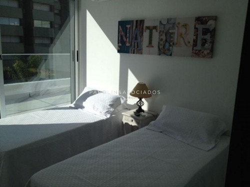 Apartamento En Alquiler Anual Con Parrillero Propio, Zona De Península - Ref: 3843