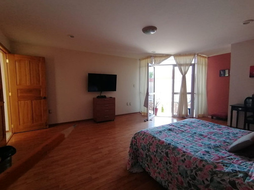 En Venta Casasa En Carretas, Gran Ubicación, 4 Recamaras, 5.5 Baños, Cto De Serv