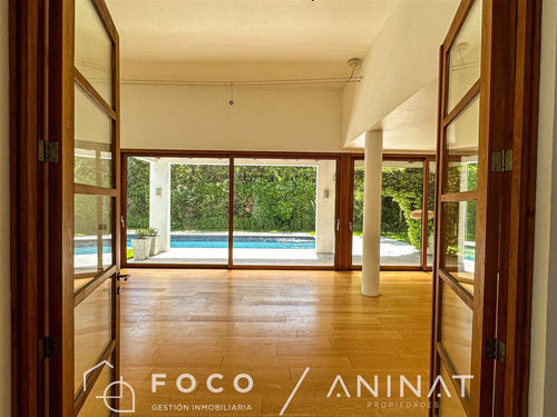 Casa En Venta De 6 Dorm. En Lo Barnechea