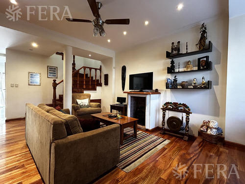Venta Casa De 5 Ambientes Con Patio Y Cochera En Wilde