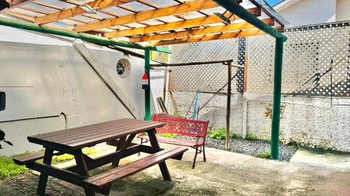 Casa En Laguna De Zapallar En Venta, A Pasos De La Playa