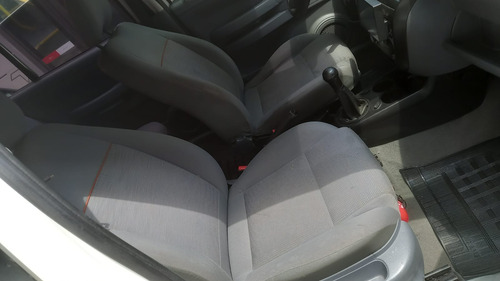Volkswagen Fox 1.6 Plus Total Flex 5p