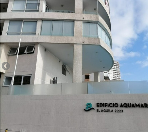 Imagen 1 de 16 de Edificio Aquamare / Playa El Aguila