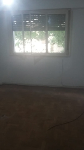 Imagen 2 de 2 de Ph Departamento De Dos Ambientes Con Patio Lateral Apto Profesional