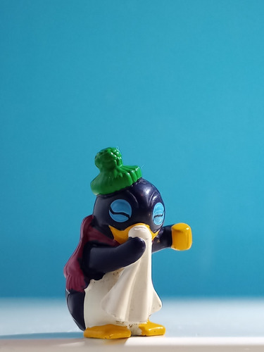 Muñeco Pinguino Miniatura  (coleccion Kinder Sopresa) 1992