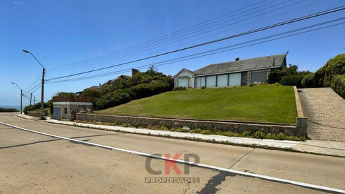 Casa En Primera Línea Frente Al Mar/ Gran Vista