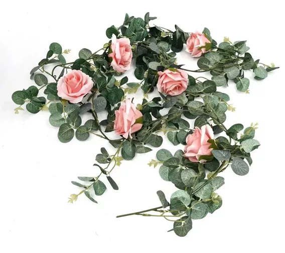Rosas Artificiales En Guirnalda Con Follaje De Eucalipto