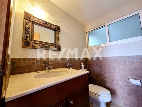 Exclusiva Casa En Venta En Lomas Del Sol: Comodidad Y Ubicación Inmejorable