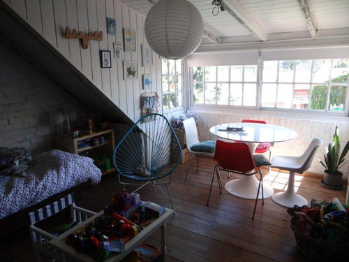 Chalet Ingles En Impecable Estado - 6 Ambientes Y Dependencias En 2 Plantas.