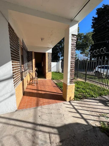 Imagen 3 de 12 de Casa En Venta En Castelar Sur