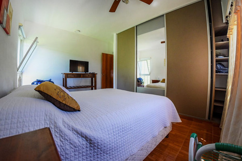 Venta ! Casa Con Pileta En Barrio Las Acequias