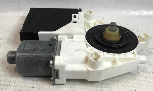 Volkswagen Jetta 2003-2008 Motor Cristal Delantero Derecho (Usado)