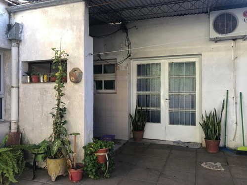 Venta Casa Con Salon Centro Reconquista
