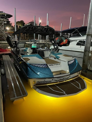 Imagen 5 de 14 de Lancha De Wakeboard Wakesurf Nautique G21 Coastal Edition
