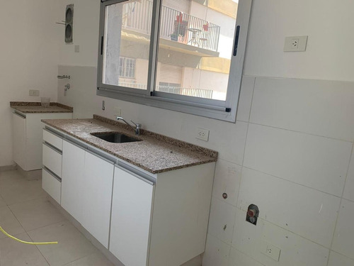 Imagen 3 de 7 de Departamento Dos Ambientes Con Balcón Al Frente