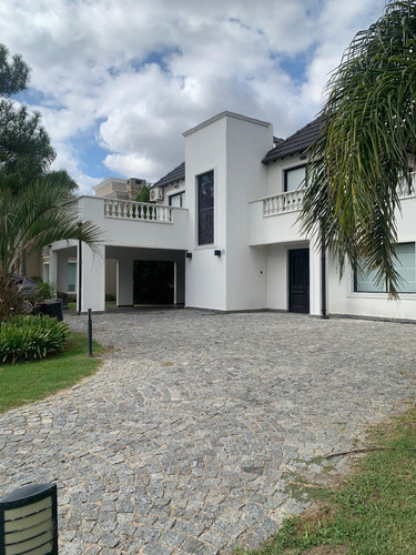 Imagen 2 de 24 de Casa A La Venta En El Laquen Canning San Vicente