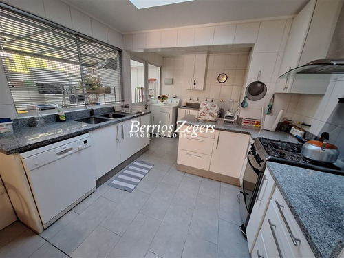 Casa Venta 4 Dormitorios, San Carlos De Apoquindo,las Condes