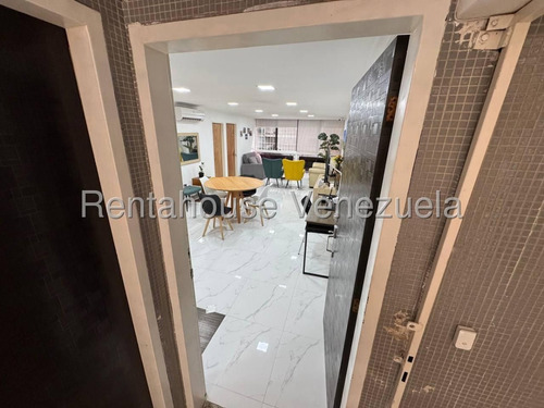 Apartamento Remodelado En Venta, Urb. Los Palos Grandes