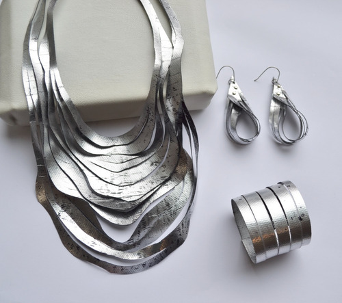 Imagen 2 de 4 de Collar Ondas Largo - Plateado