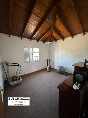 Venta Casa 5 Ambientes Dos Plantas Con Piscina / En Exaltación De La Cruz
