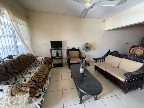 Imagen 2 de 14 de Casa Con Excelente Ubicación En Lico Velarde