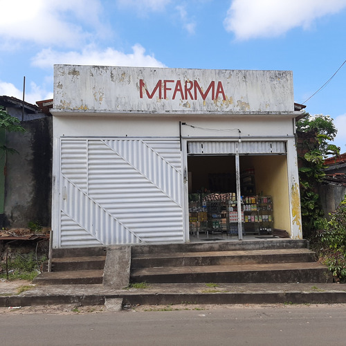 Vende Se Uma Belissima Casa Com Ponto Comercial .