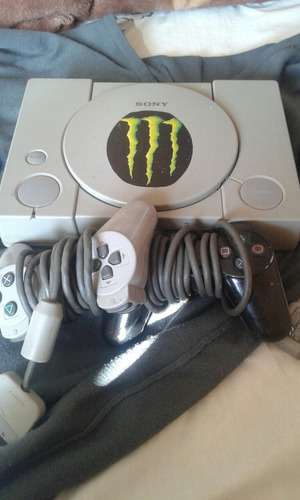 Play 1 Con Sus Controles 