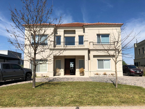 Imagen 2 de 30 de Exelente Casa Al Lago En San Francisco - Villa Nueva - Con Renta