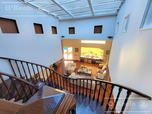 Imagen 22 de 30 de Casa En Venta De Cinco Ambientes Con Quincho Y Vista Al Fondo A Golf En Abril Club De Campo