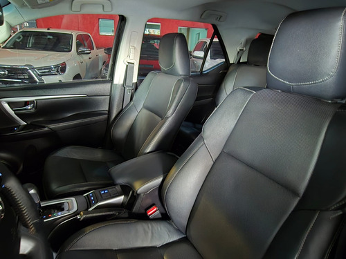 Toyota Hilux SW4 2.8 D-4D TURBO DIESEL SRX 7L 4X4 AUTOMÁTICO
