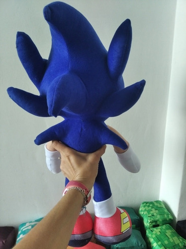 Imagen 2 de 4 de Peluche De Sonic 55cm Brillan Los Ojos