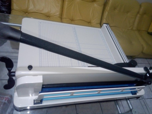 Imagen 2 de 4 de Guillotina Semi Profesional A3