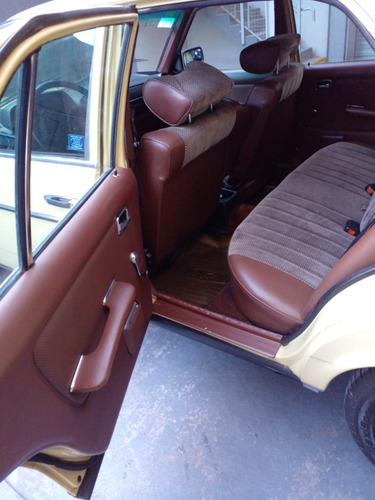 Mercedes Benz 300d. Full