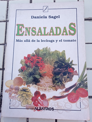 Ensaladas. Mas Allá De La Lechuga Y El Tomate. Ed. Albatros