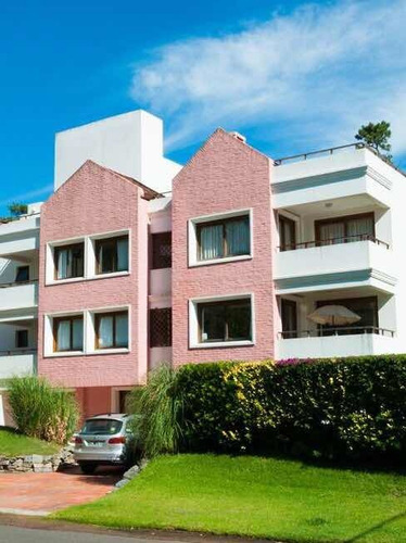 Apartamento De 3 Dormitorios En Venta- Punta Del Este