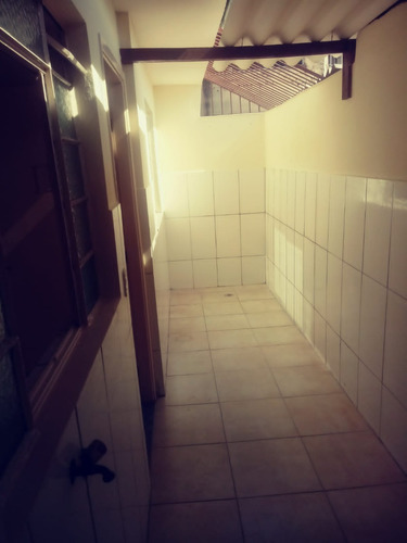 Imagem 13 de 28 de Alugo Casa Dois Dormitórios Sem Garagem ( Vi630 )