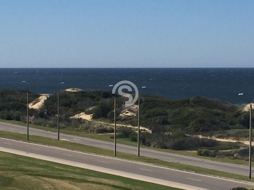 Penthouse En Playa Brava En Alquiler- Ref: 3262