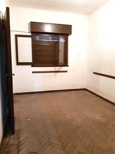 Imagen 1 de 7 de Tipo Casa De 3 Ambientes Al Frente Con Terraza
