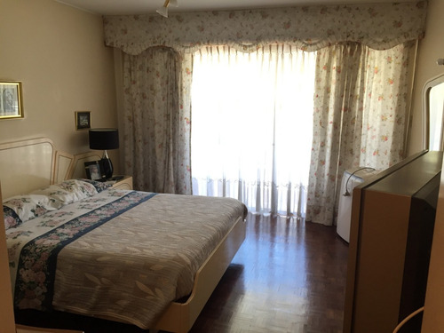 Imagen 11 de 19 de Único!! Tipo Casa Con Patio, Barbacoa Con Parrillero Exclusiva Y Cancha Deportes. Servicio 4 Garages!!