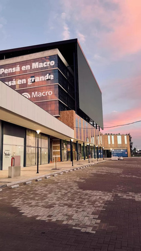 Único Local En Alquiler En El Centro Comercial Polo Hudson