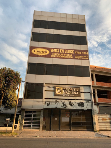 Edificio De Oficinas Y Local Sobre La Vía Pública