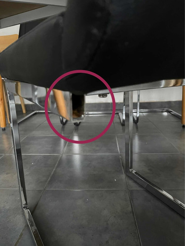 Imagen 4 de 9 de Silla Cuero Sintetico Cromo Modena Pack 2 Unid Outlet