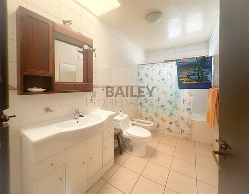 Casa En Venta De 7 Dorm. En Concón