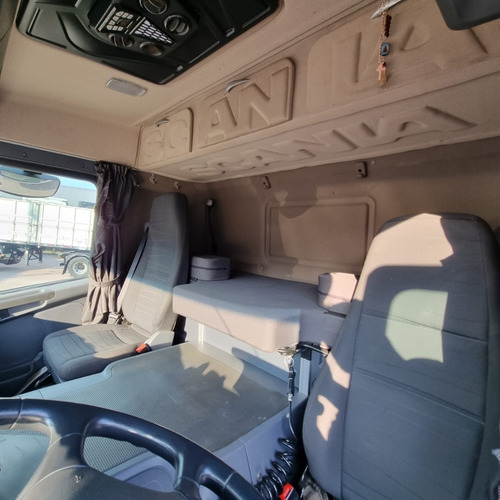 Imagem 14 de 15 de Caminhão Bitruck 8x2 Scania P310 Baú Câmara Fria 2017 P 310